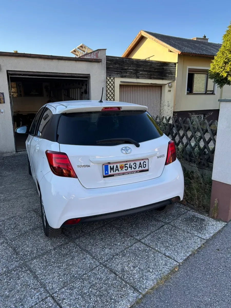 Toyota Yaris 2015 photo 3
