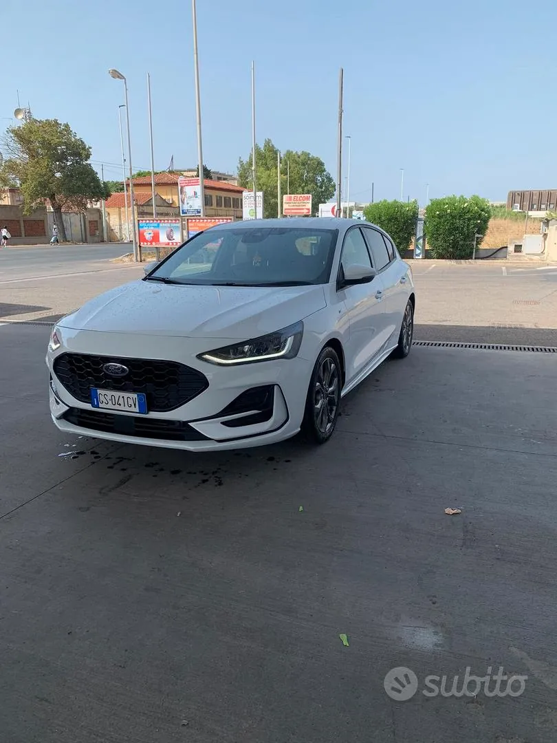 Ford Focus 2024 photo 2