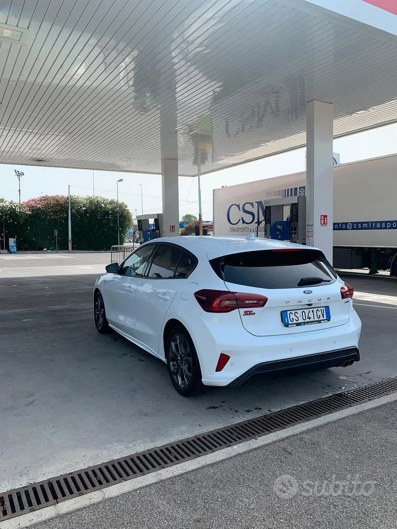 Ford Focus 2024 photo 3