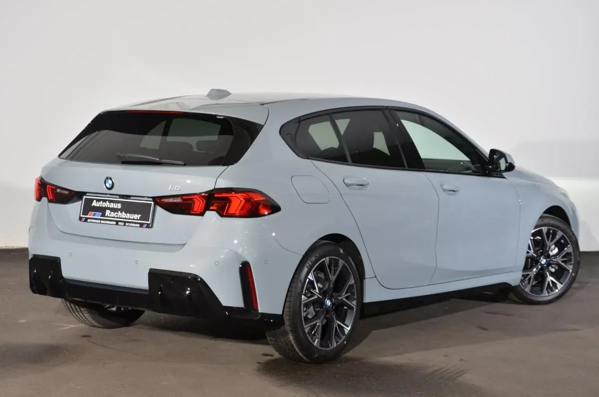 BMW 1 Series 2026 photo 2