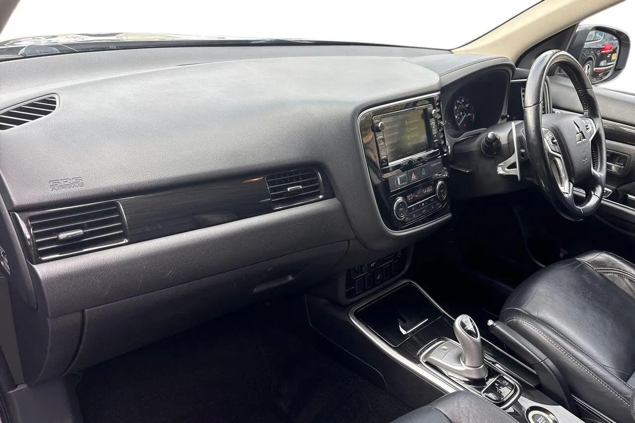 Mitsubishi Outlander 2016 photo 2