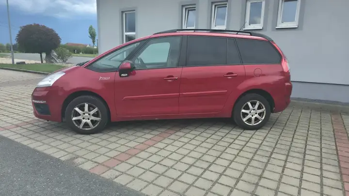 Citroen Grand C4 Picasso 2011 photo 2