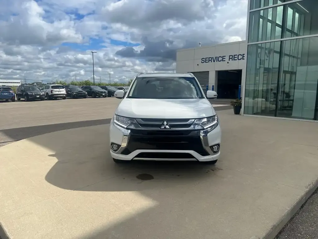 Mitsubishi Outlander 2018 photo 2