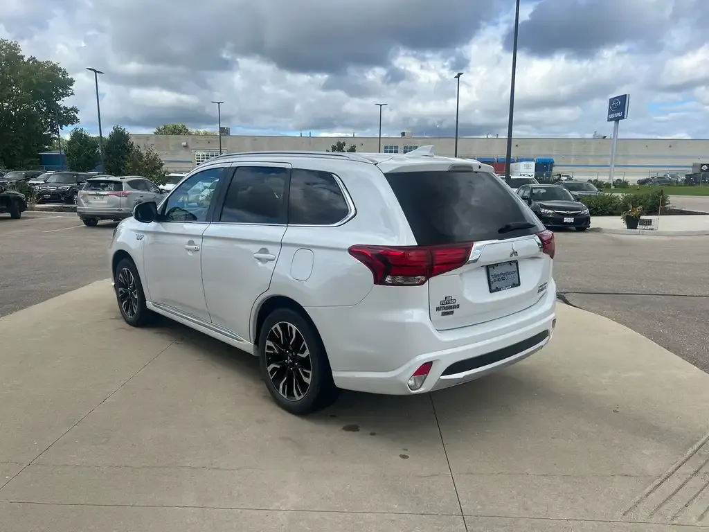 Mitsubishi Outlander 2018 photo 5