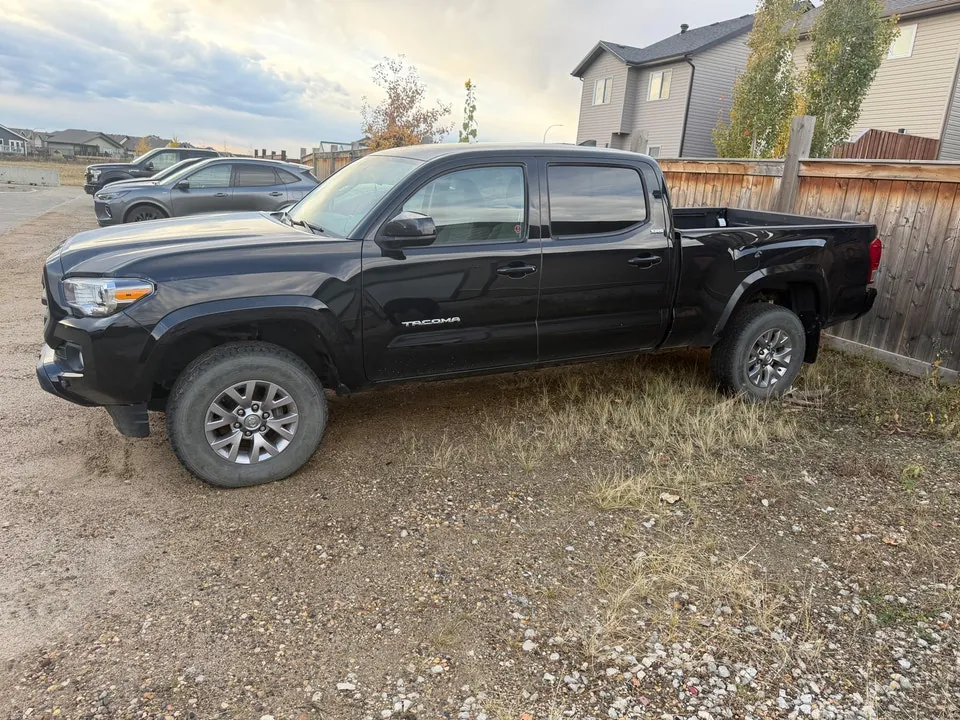 Toyota Tacoma 2016 photo 2