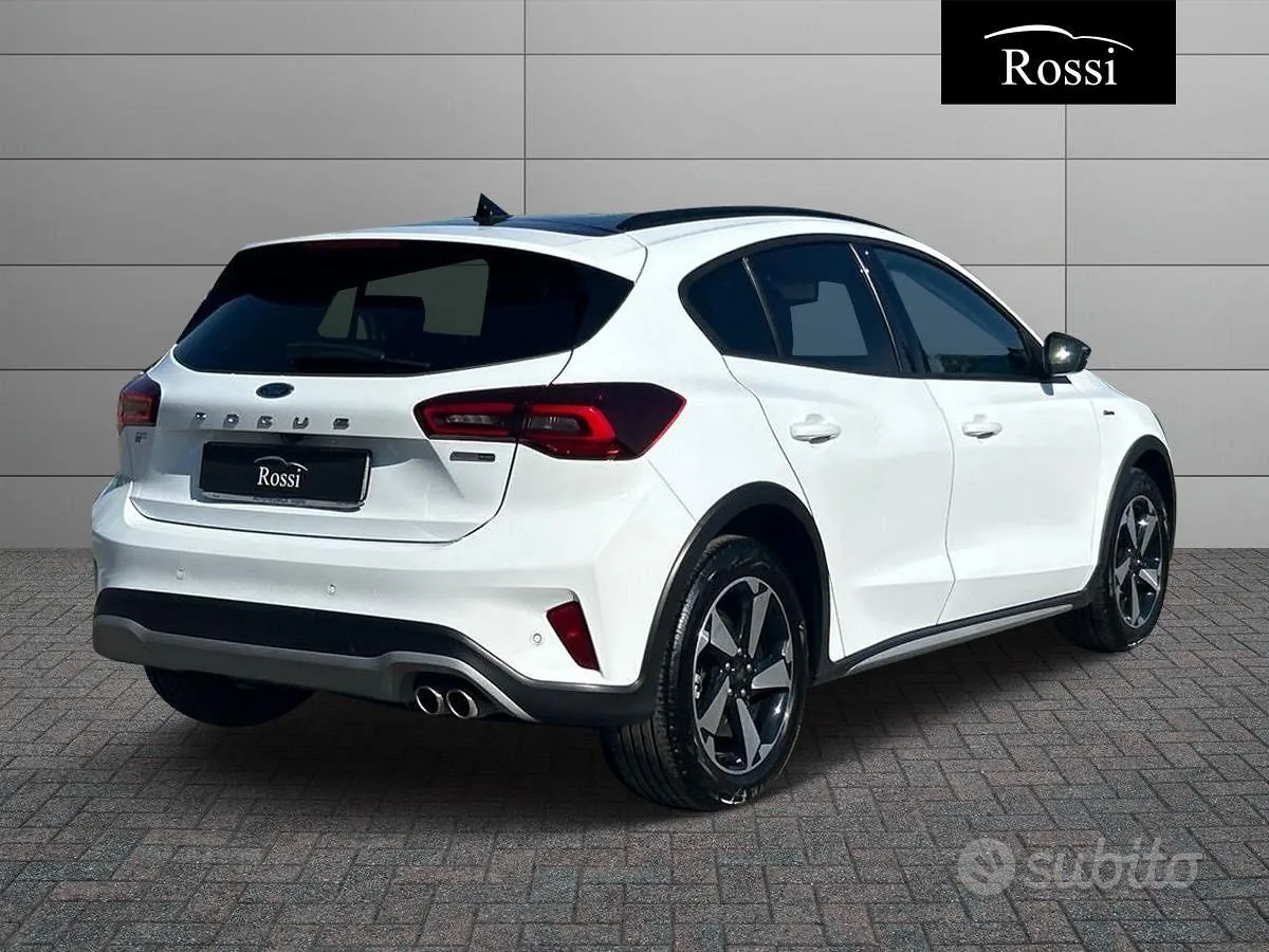 Ford Focus 2023 photo 2