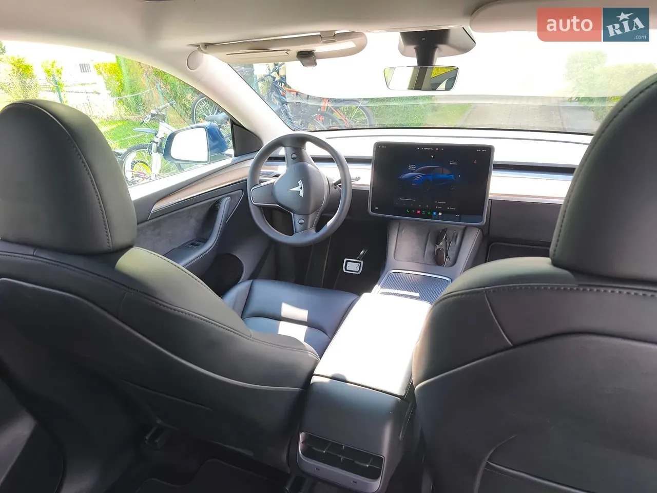 Tesla Model Y 2023 photo 2