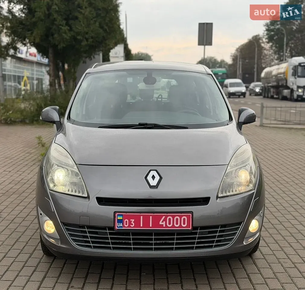 Renault Grand Scenic 2010 photo 2