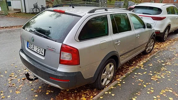 Skoda Octavia Scout 2010 photo 2