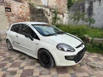 Fiat Punto 2010 photo 2
