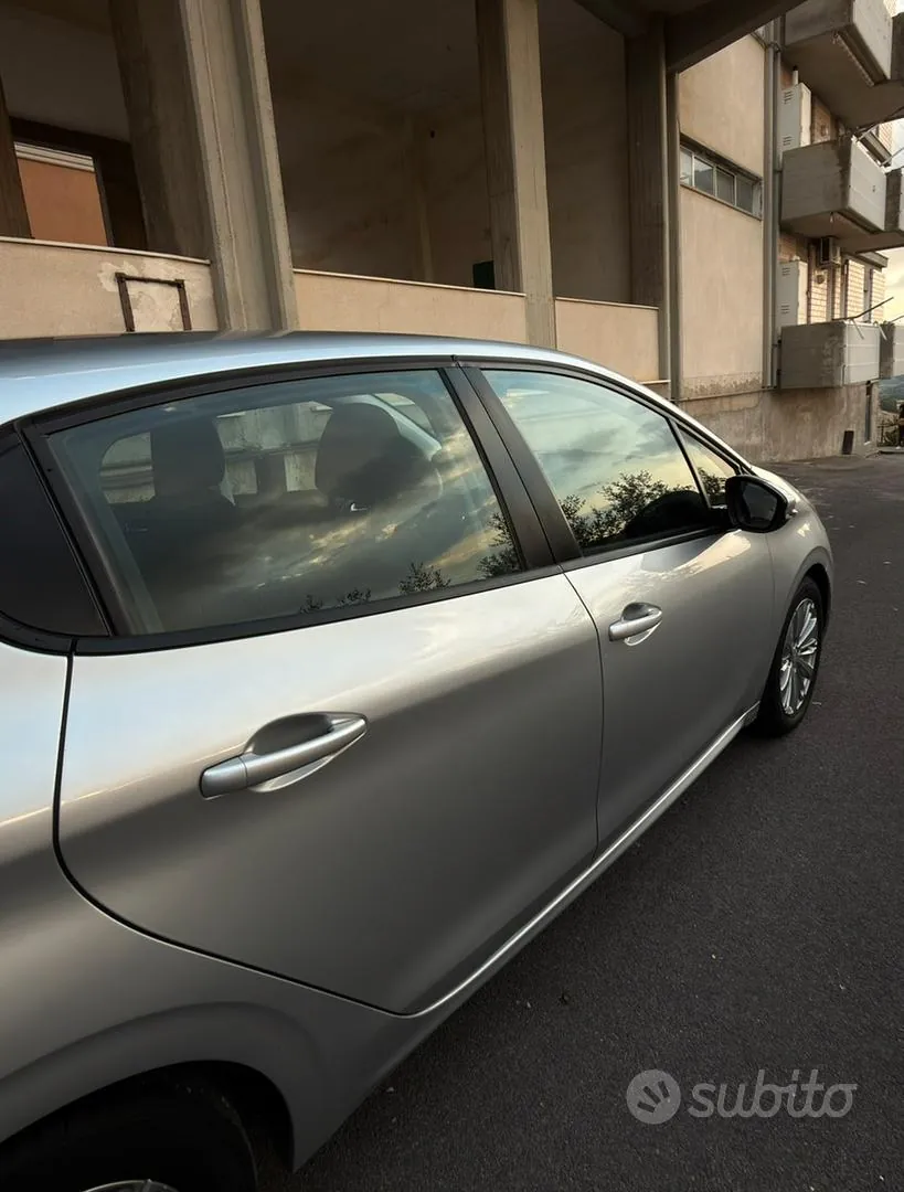 Peugeot 208 2017 photo 4
