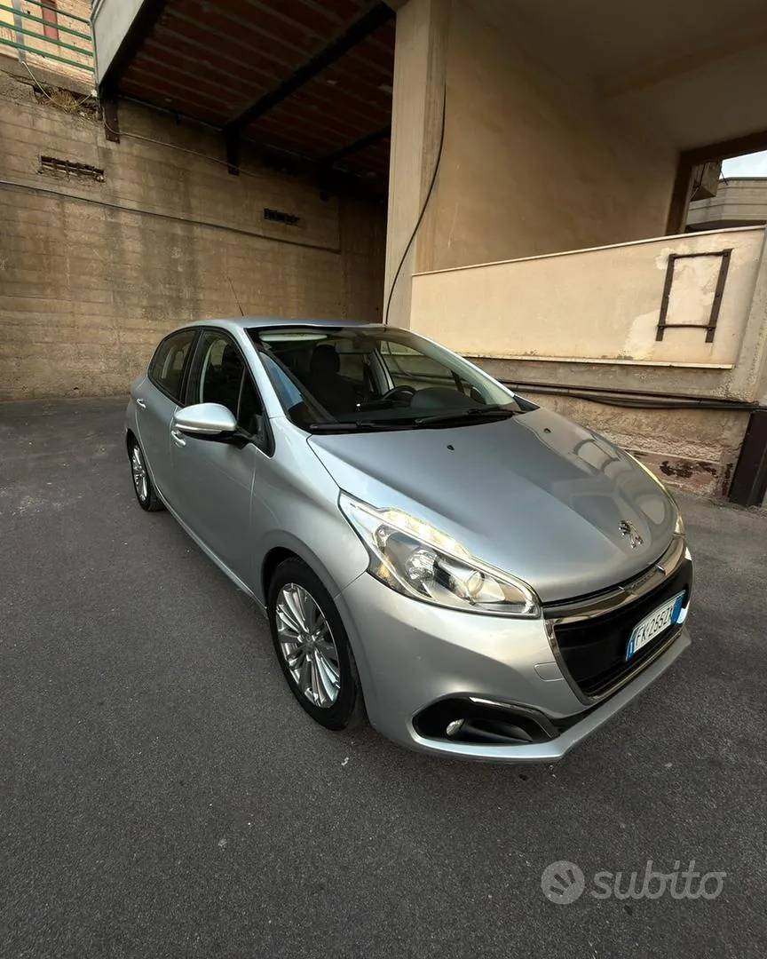 Peugeot 208 2017 photo 2