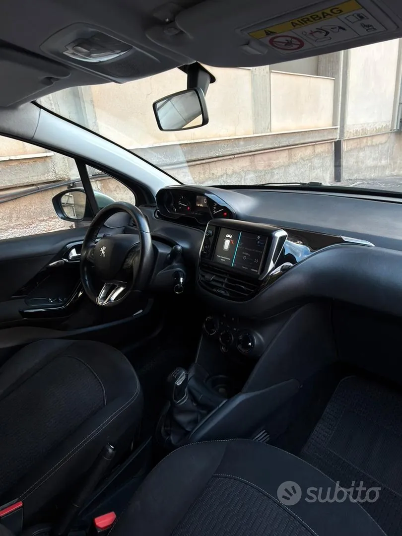 Peugeot 208 2017 photo 5
