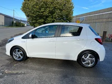 Toyota Yaris 2015 photo 2