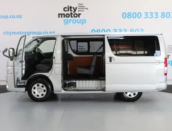 Toyota Hiace 2021 photo 4