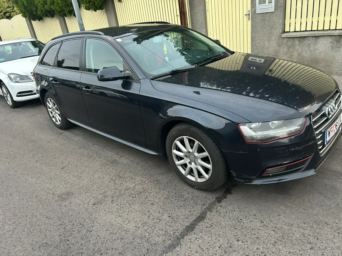 Audi A4 2012 photo 2