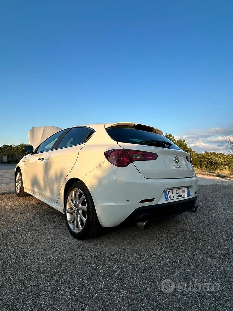 Alfa Romeo Giulietta 2010 photo 4