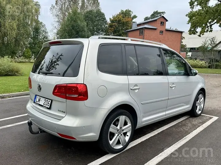 Volkswagen Touran 2011 photo 3