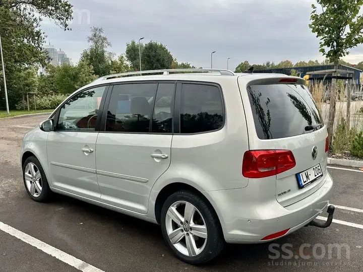 Volkswagen Touran 2011 photo 4