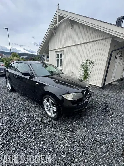 BMW 116D 2011 photo 2