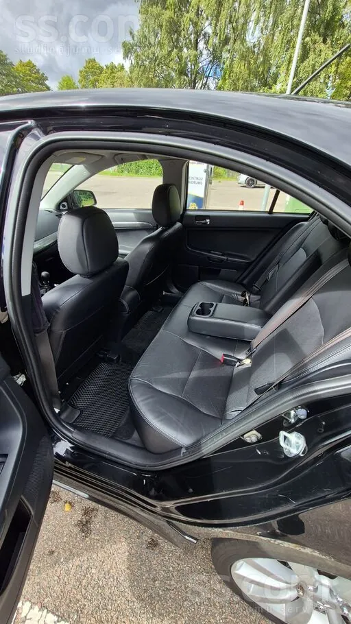 Mitsubishi Lancer 2011 photo 2