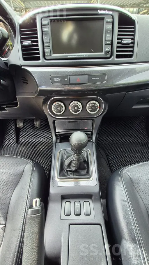 Mitsubishi Lancer 2011 photo 4