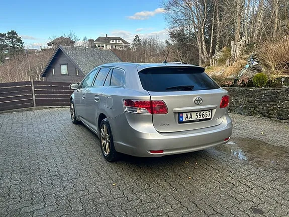 Toyota Avensis 2011 photo 3