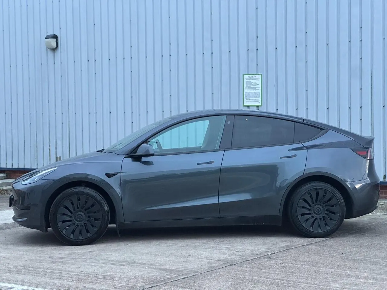 Tesla Model Y 2023 photo 3