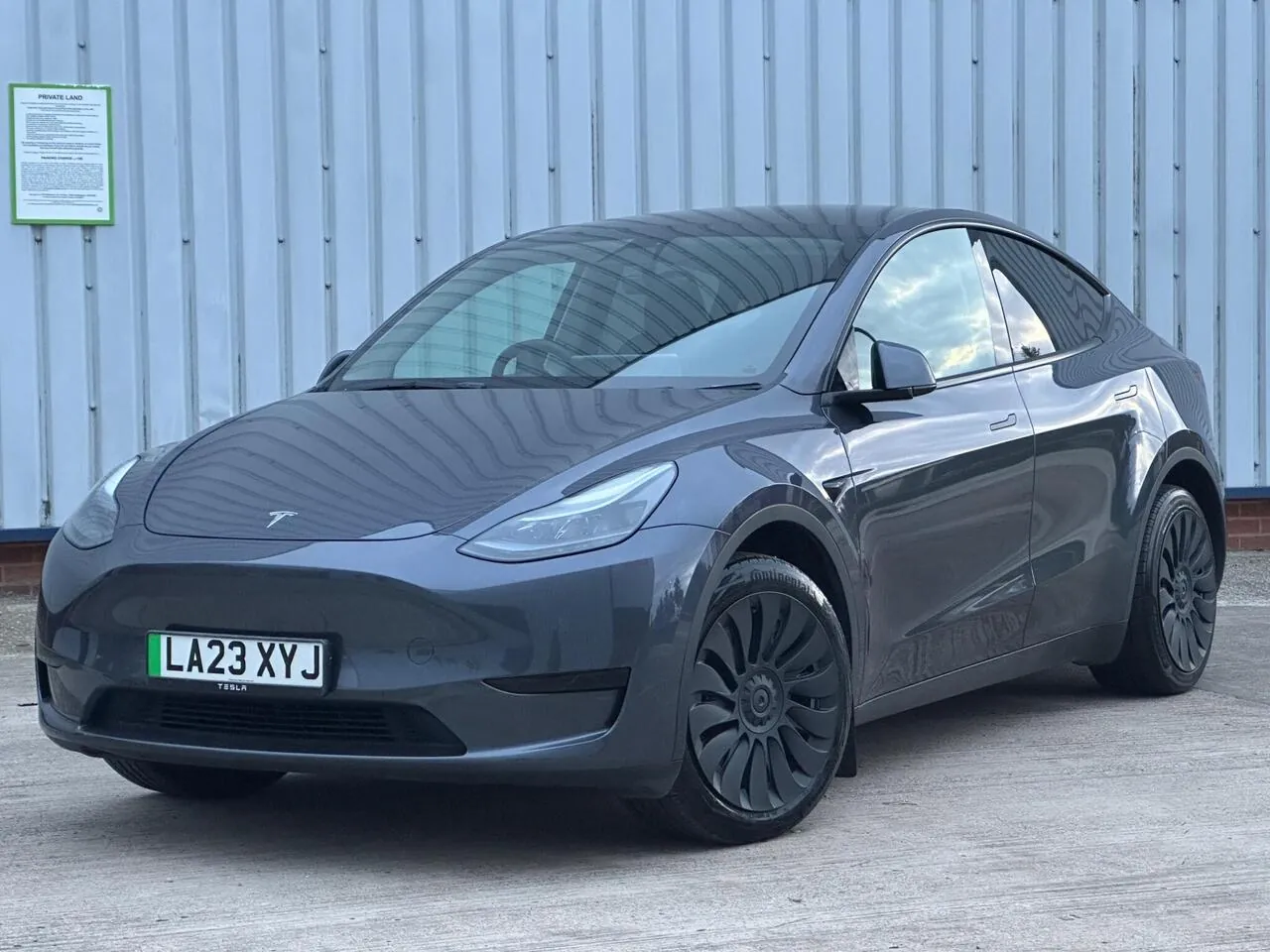Tesla Model Y 2023 photo 4