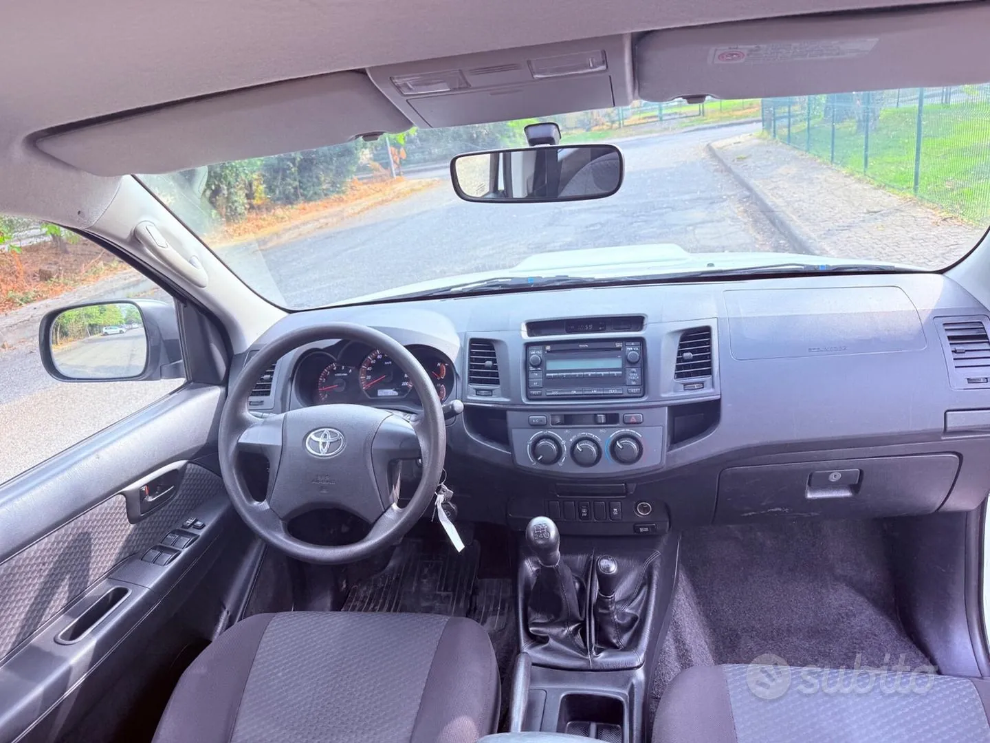 Toyota Hilux 2015 photo 2