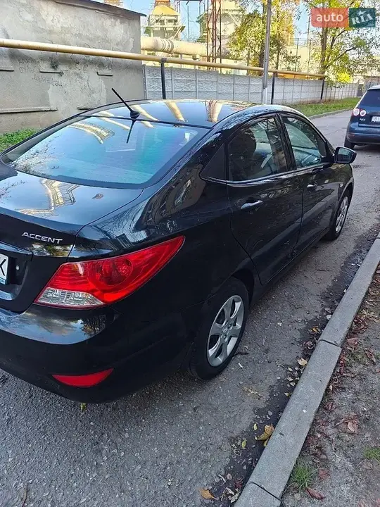 Hyundai Accent 2012 photo 4