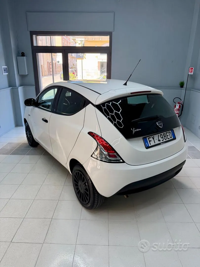 Lancia Ypsilon 2019 photo 2