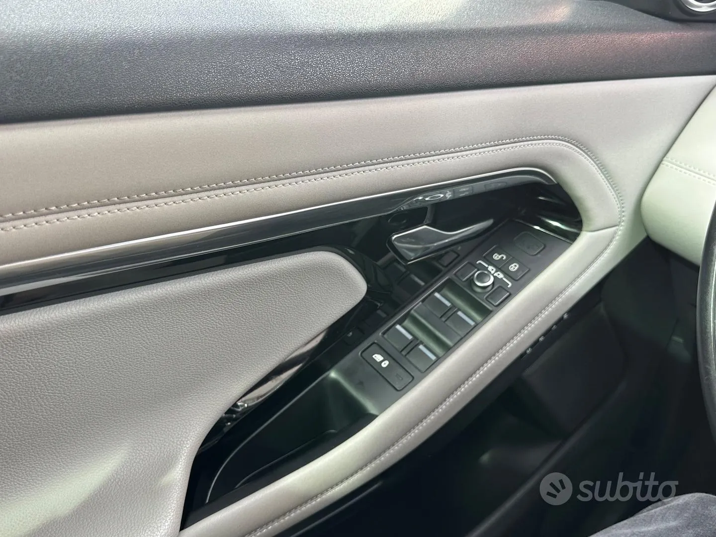 Land Rover Range Rover Evoque 2019 photo 4