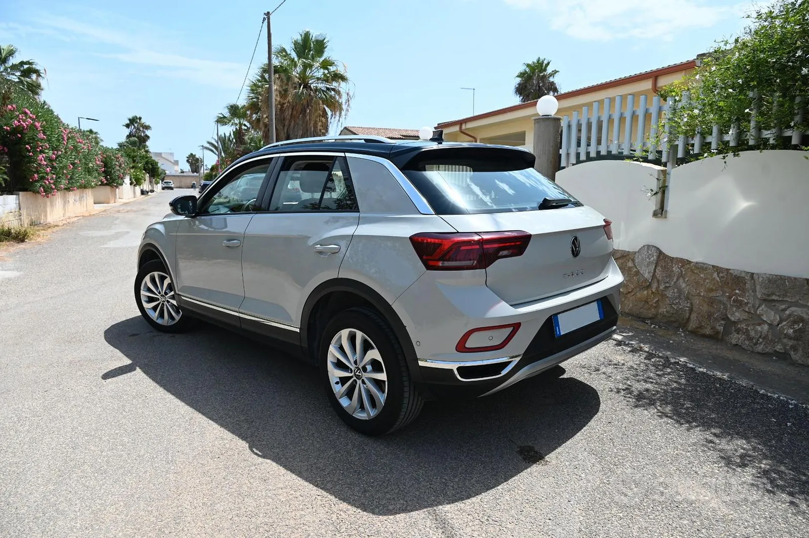 Volkswagen T-Roc 2023 photo 2