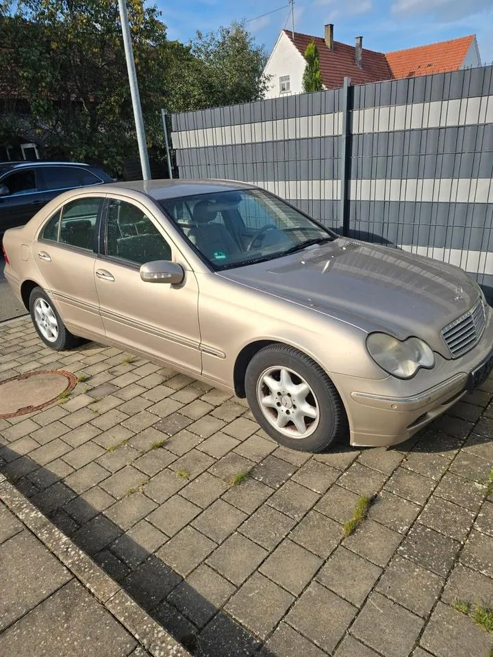 Mercedes-Benz C200