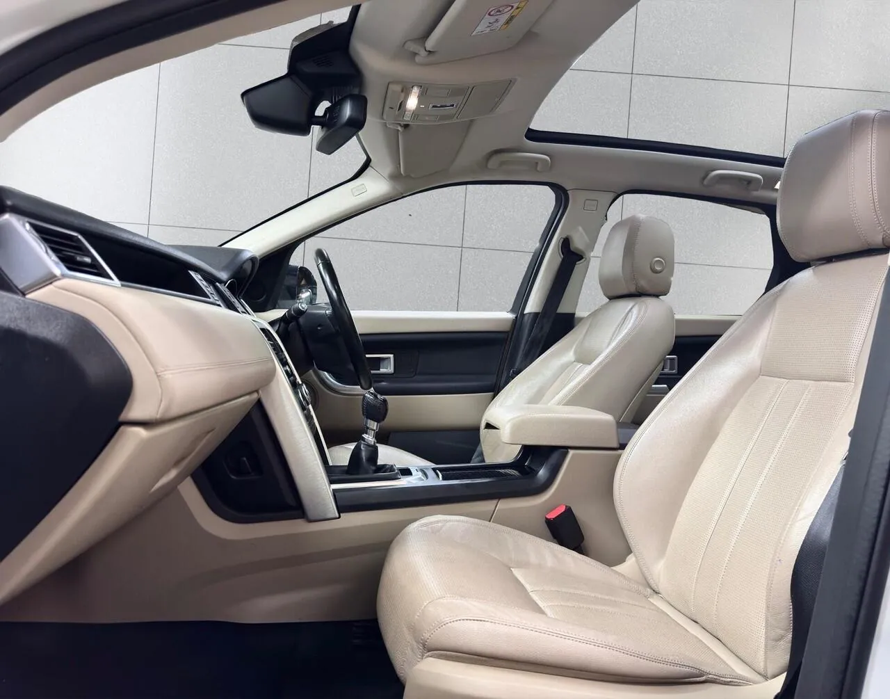 Land Rover Discovery Sport 2016 photo 2