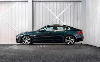 Jaguar Xe 2016 photo 4