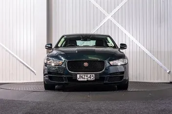 Jaguar Xe 2016 photo 3