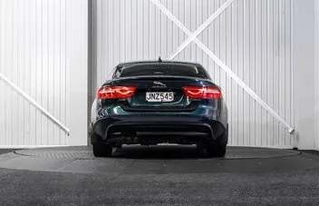 Jaguar Xe 2016 photo 5
