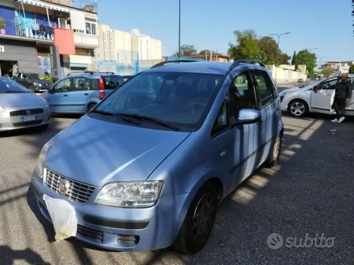 Fiat Idea 2011 photo 2