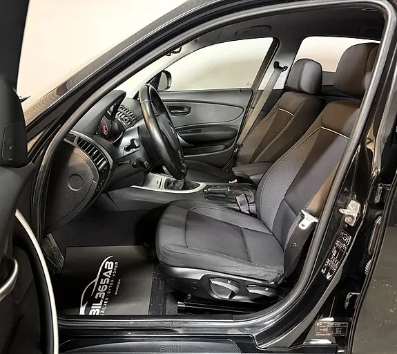 BMW 116D 2010 photo 2