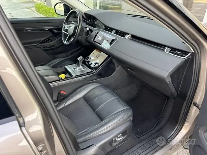 Land Rover Evoque 2022 photo 3