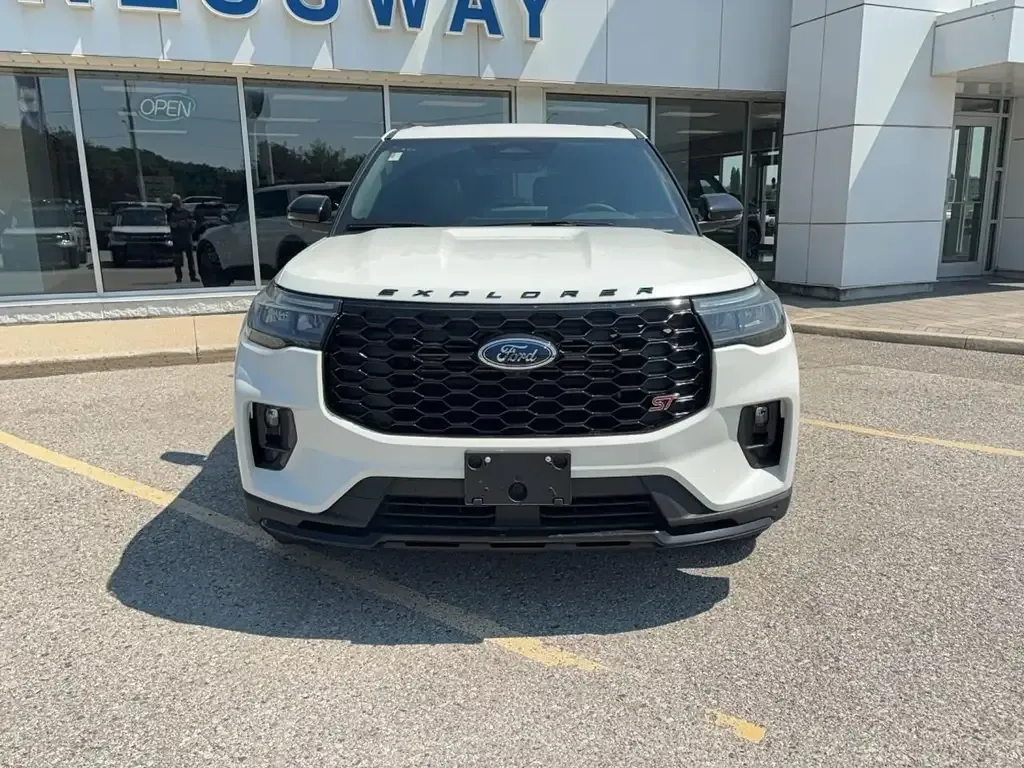 Ford Explorer 2026 photo 2
