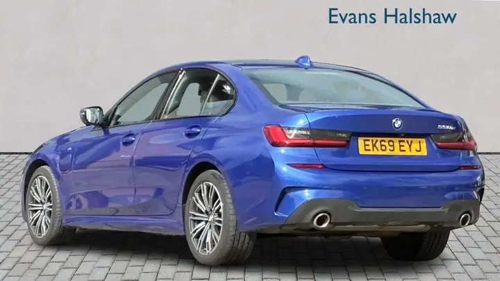 BMW 3 Series 2019 photo 2