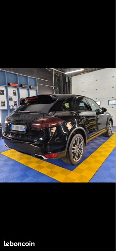 Porsche Cayenne 2011 photo 2