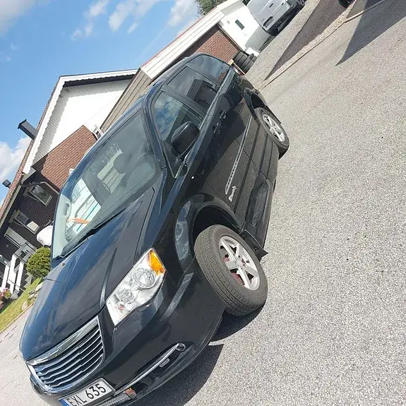 Chrysler Town & Country 2015 photo 3