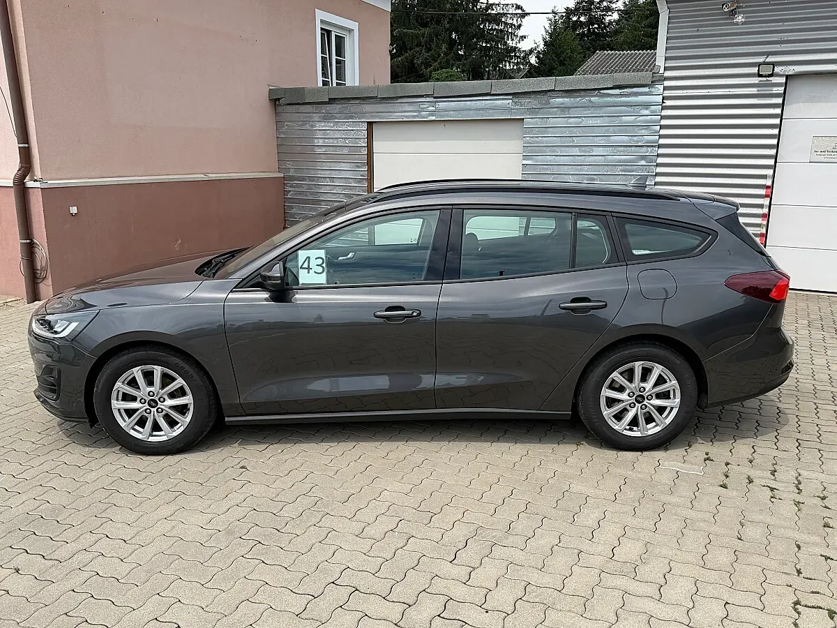 Ford Focus 2022 photo 2
