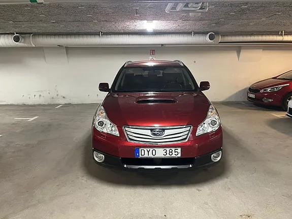Subaru Outback 2010 photo 2