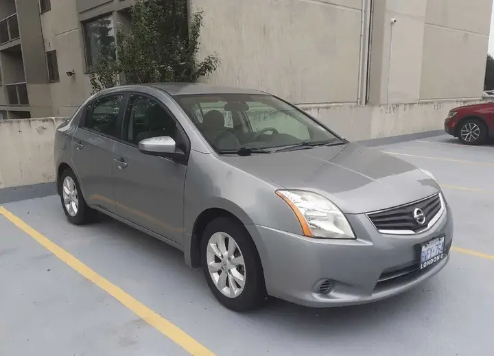 Nissan Sentra 2011 photo 2