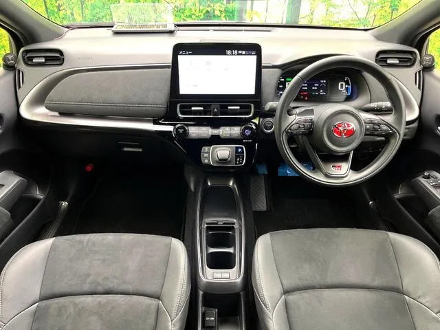 Toyota Aqua Gr Sport 2024 photo 2